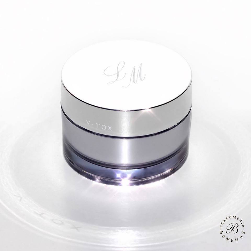 BenegasPerfumes's tweet photo. Una poderosa combinación de ingredientes naturales y activos antienvejecimiento que incluyen extracto de algas marinas.

V-TOX de @LMSkincare 

https://t.co/pzgmao7KqU

#lindameredith #lmskincare #vtox #perfumeríabenegas #beautycabin #cabinadebelleza #skincare #belleza #donostia https://t.co/kZBDXfv07o