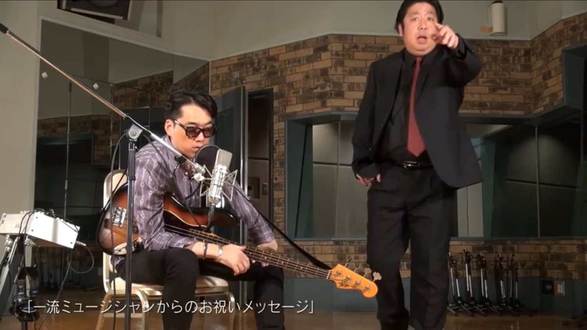 one_half18's tweet photo. 星野源のライブにある時は一流ミュージシャンとして、ある時は一流パフォーマンス集団として映像出演してるバナナマンほんとすき☺️ https://t.co/6aKrh1aHZt