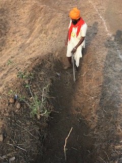 Sachin_Chat's tweet photo. #Halma, meaning working together in #Bhil language offers a solution for challenges like #ClimateChange I Was glad to be there in #Jhabua for 4 hrs on 40 K #ContourTrenches #SDGs #Technology @PMOIndia @RajivKumar1 @RIS_NewDelhi @SDG2030 @ShivgangaJ https://t.co/spbPNGWc0K