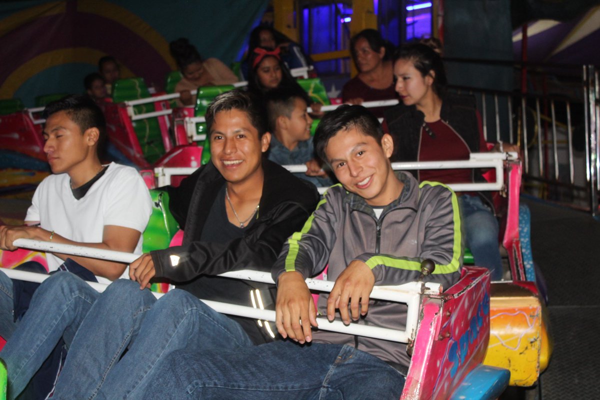ManuelIGil's tweet photo. Ven con tu familia al primer día de juegos gratis en la feria en honor a nuestro Padre Jesús. Los juegos estan disponibles de 7 a 11 de la noche. Mañana último día. 🤩 https://t.co/8wEUXYTnnj