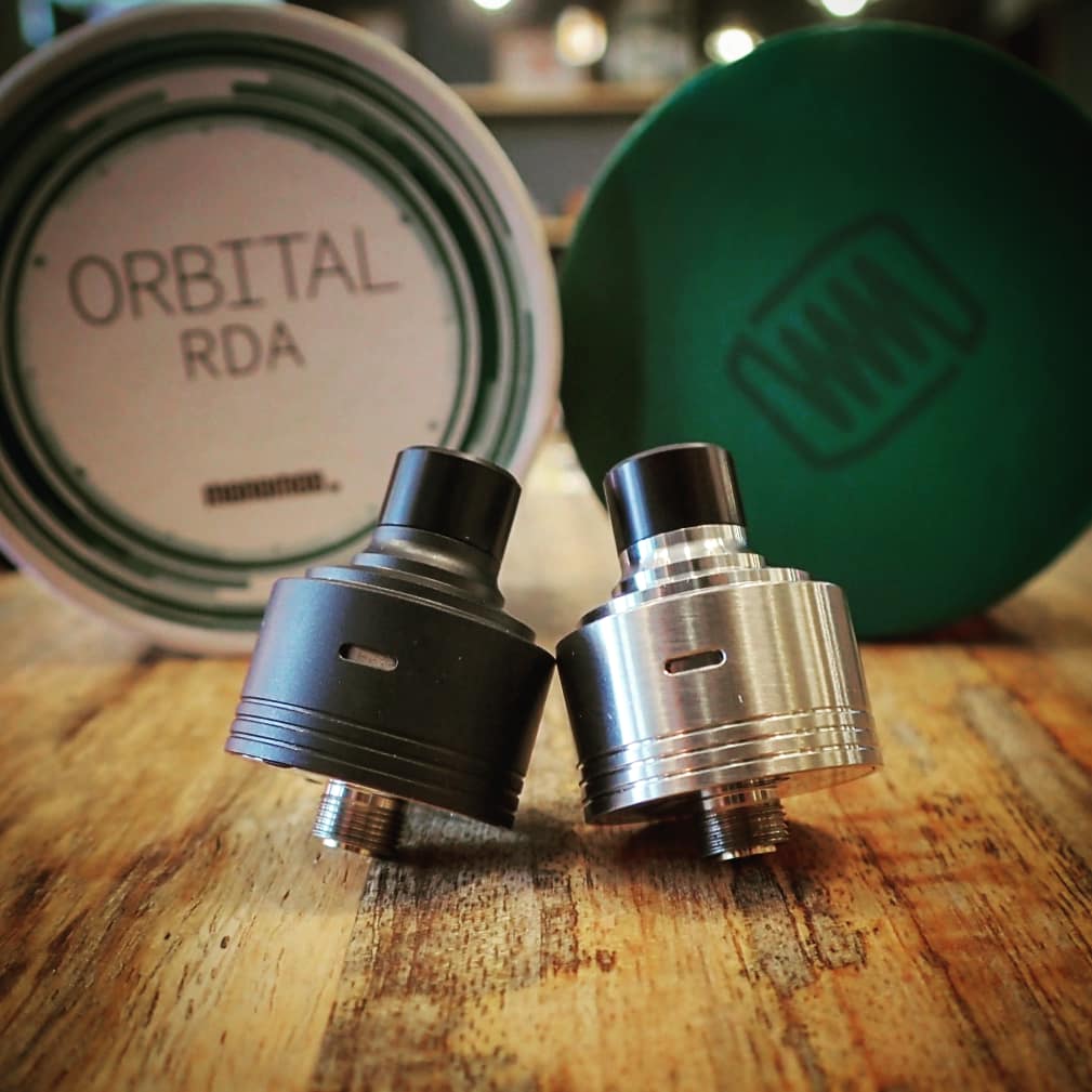 himeji_vape's tweet photo. 日本国内ブランド!!

ORBITAL RDA by MONOMOD

サイドエアフロー/シングル&amp;デュアルエアフロー切替/MTL

VAPE STORE ALFALFA
営業時間12:00〜20:00

#姫路vape #姫路電子タバコ #兵庫vape #兵庫電子タバコ #関西vape #VAPESHOP #vape専門店 #vapeカタログ #電子タバコ専門店 https://t.co/yFS8YSspnp