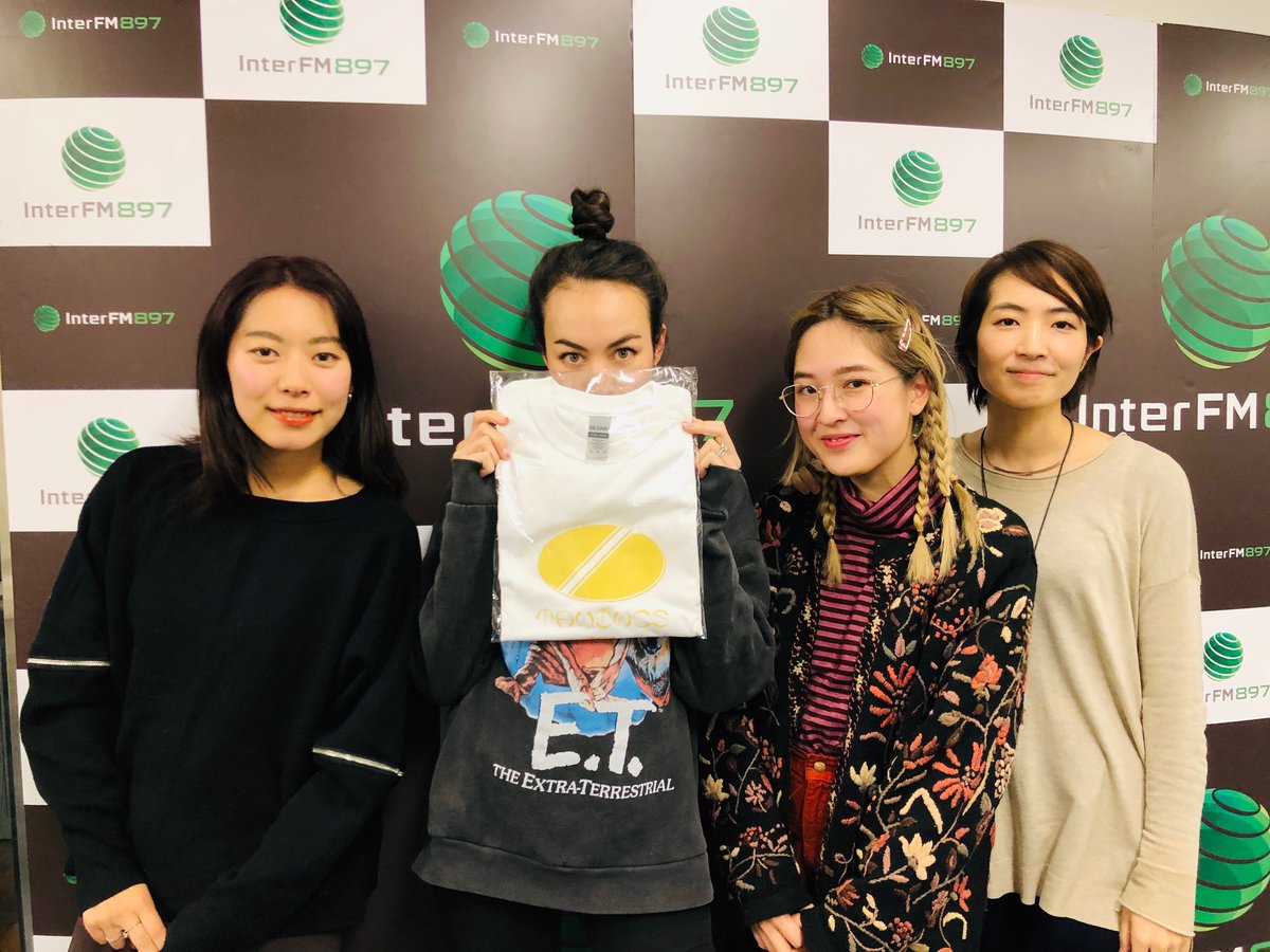 Creativeman A Twitter Sonic Radio Interfm7 本日時 の特集はシカゴ出身のインディ ロック バンド Whitney 彼らと交流があるという 3人組ガールズオルタナティブロックバンド Tawingsが語ります さらに 美人姉妹ロックデュオ Larkin Poeの来日公演
