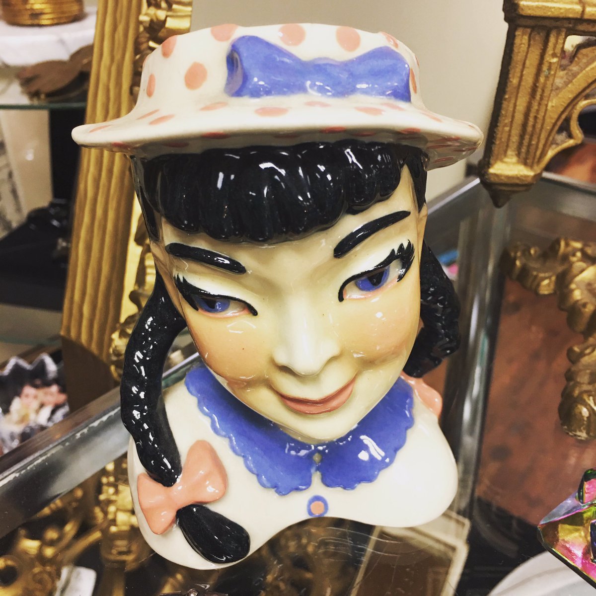 TheAntiqueNomad's tweet photo. Becky Thatcher of Huckleberry Finn fame graced this Ceramic Arts Studio head vase, one of first head vases made around 1950 in Madison, Wisconsin
#ceramicartstudio #ceramicartsstudio #headvase #beckythatcher #huckfinn #huckleberryfinn #marktwain #madeinmadison #madisonwisconsin https://t.co/zKvN7B52yC