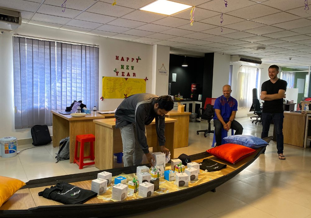 w3engineers's tweet photo. We had terrific weeks with the #LeftTravel team visiting our #Khulna office and surprised to see the boatload of prizes that they have brought for us. Cheers π
#LeftTravel #LeftFamily #BestTeam #SoftwareCompany https://t.co/0XrHR7lJrK