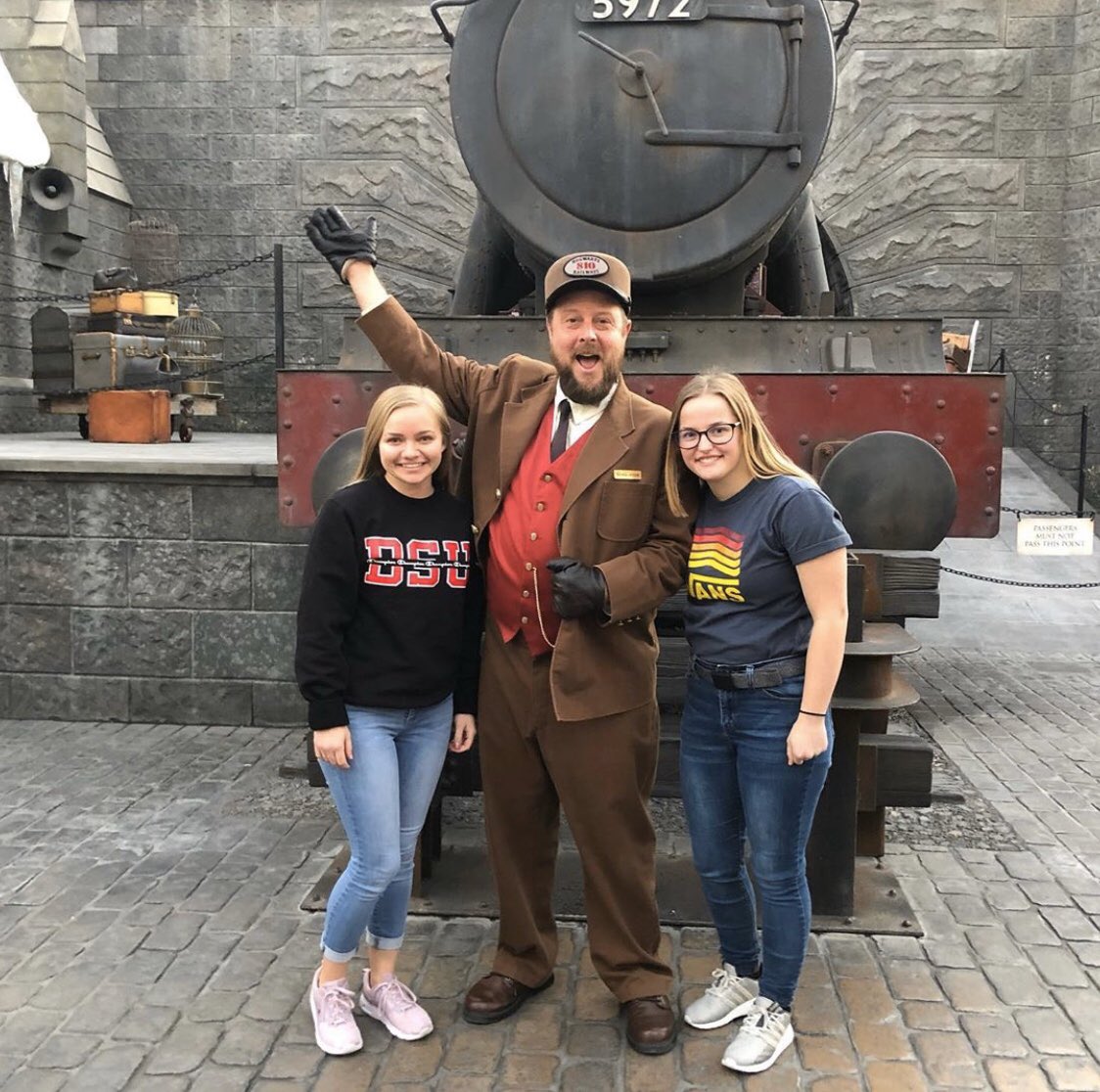 utahtechu's tweet image. SPOTTED👀 Trailblazers at Disneyland and Platform 9 3/4✨ 📸: Sierra Demers #fleXtheX #dixiestate #thedixielife