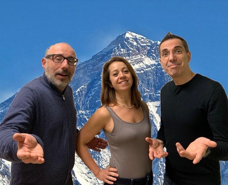 RaiRadio2's tweet photo. Anche l’Everest sembrava impossibile da scalare e invece ci siamo riusciti! Supereremo anche questa, con coraggio e convinzione... Chi ritwitta sale in vetta insieme a noi di @CaterpillarAM!  

@FSolibello @nonsolomamma @marcoardemagni ON AIR dalle 6 alle 7:30 su #Radio2 📻 https://t.co/29zuhAko55