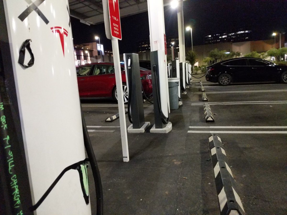 Junglistic1's tweet image. What&apos;s depressing is that most who were here were communicating with each other about what to do and where to charge other than here.  #TeslaServiceIssues All of the right side of the center does not work... #smh