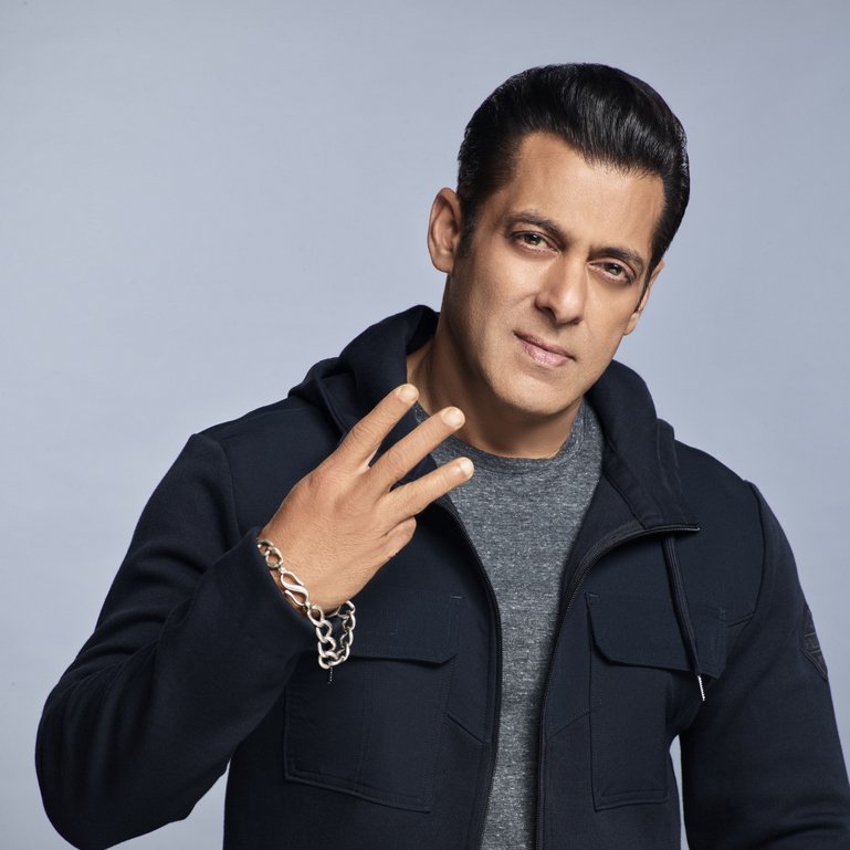 Iftykhan15's tweet photo. Dashing salman sir 
#realme6Pro #Realme6 #realmesalman https://t.co/xoaIoHKEwM