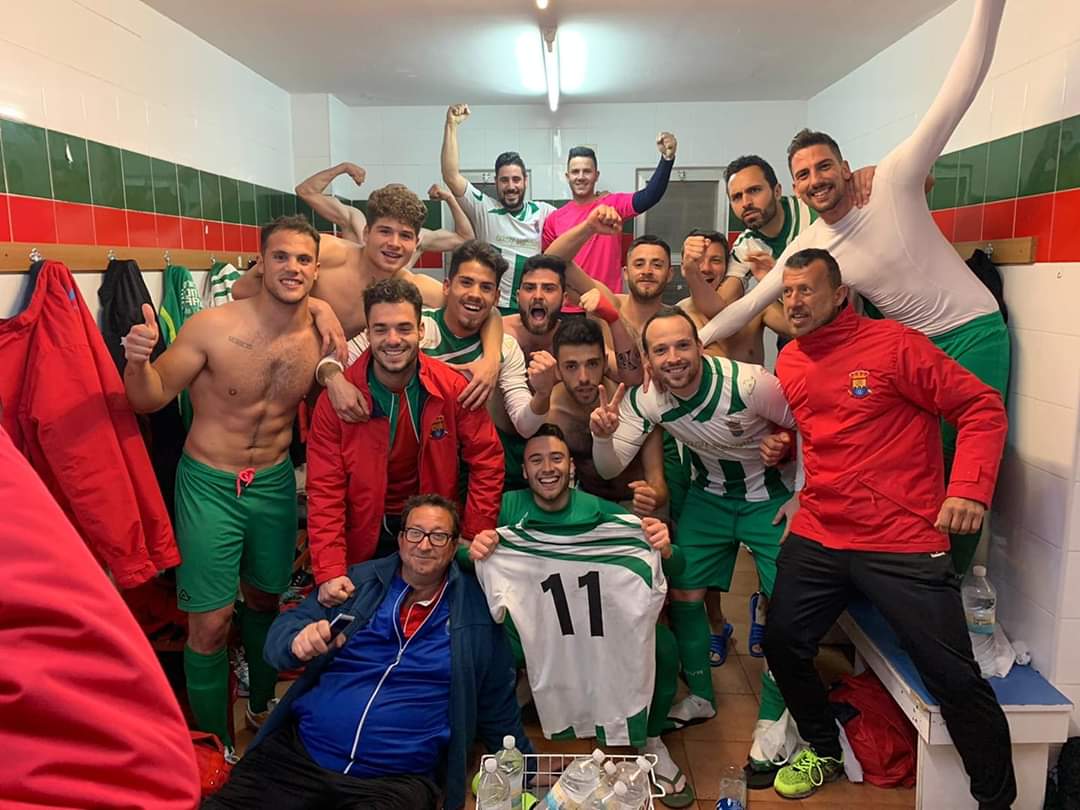 Eso es eso es este es nuestro camino ganar ganar y ganar no rendiremos
Los guerreros nunca se rinden
Aupa arquillos