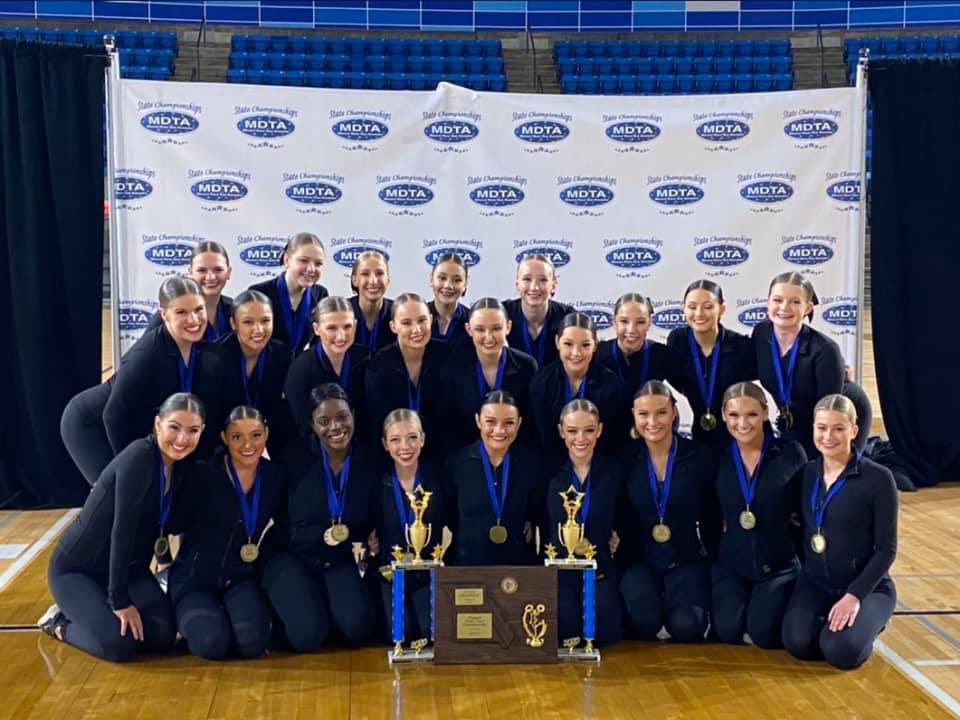 _pey_lee's tweet photo. still can’t even believe it...i gave everything i had to this team for the past 4 years. i am unbelievably proud of these girls and i love every single one of them more than they will ever know. thank you @LSHSTigerettes for giving me 22 sisters. #outwithabang #statechampsx2 https://t.co/6wRRv411OX
