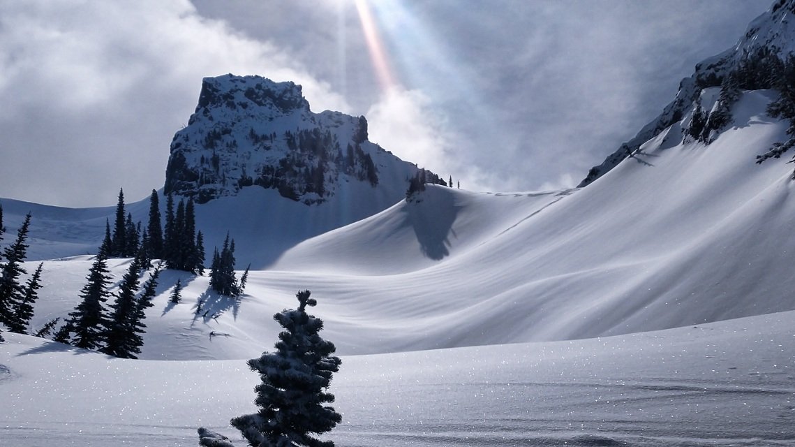 TKoutside's tweet photo. #MountRainierNationalPark
#TatooshRange #skitouring https://t.co/T1o8ku7EUZ