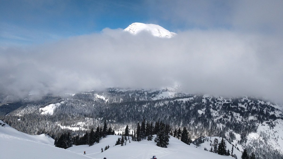 TKoutside's tweet photo. #MountRainierNationalPark
#TatooshRange #skitouring https://t.co/T1o8ku7EUZ