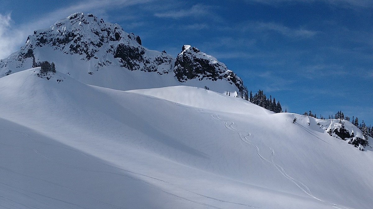 TKoutside's tweet photo. #MountRainierNationalPark
#TatooshRange #skitouring https://t.co/T1o8ku7EUZ