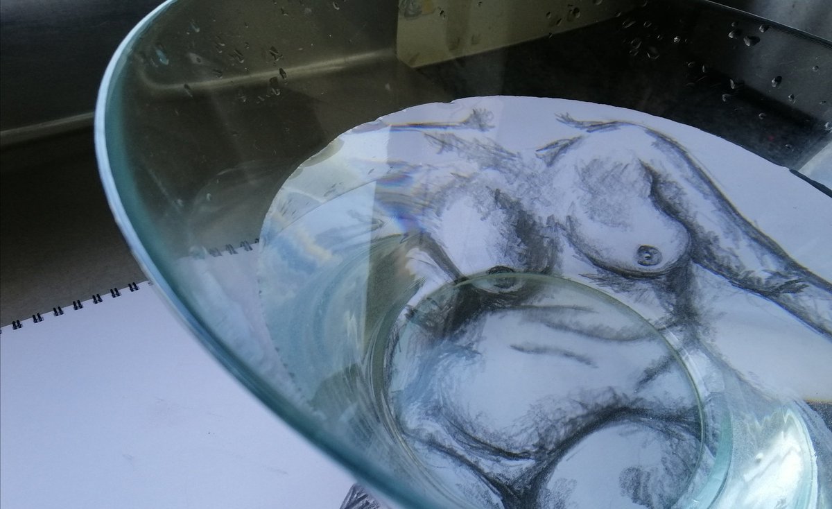 SharlaClynes's tweet photo. Warped female body, using a clear bowl of water. Just playing around with different effect that reflections give off.
.
.
.
#art #drawing #nudepainting #bodypositivity #femaleformart #painting #experimentalart 

Check out more on my insta @sharla_clynes https://t.co/WqdGuK32M2