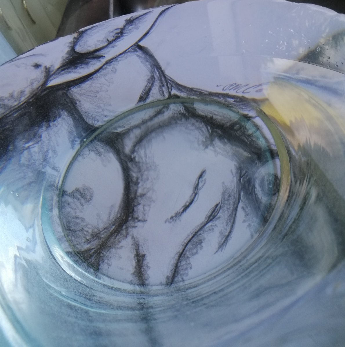 SharlaClynes's tweet photo. Warped female body, using a clear bowl of water. Just playing around with different effect that reflections give off.
.
.
.
#art #drawing #nudepainting #bodypositivity #femaleformart #painting #experimentalart 

Check out more on my insta @sharla_clynes https://t.co/WqdGuK32M2