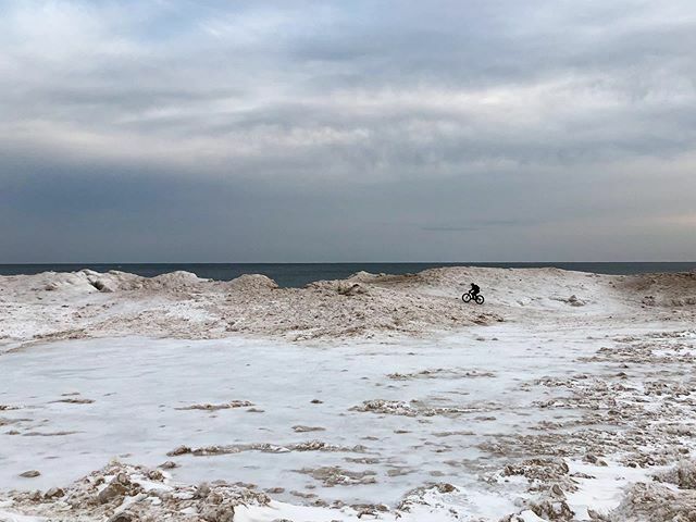 Ryan_LaBar's tweet photo. Exploring the shore ice. #fatbike #puremichigan #upperpeninsula #upmtb #mtb #ridepanked #travelmarquette https://t.co/g2AcmVIpZx https://t.co/bczULsmW6D