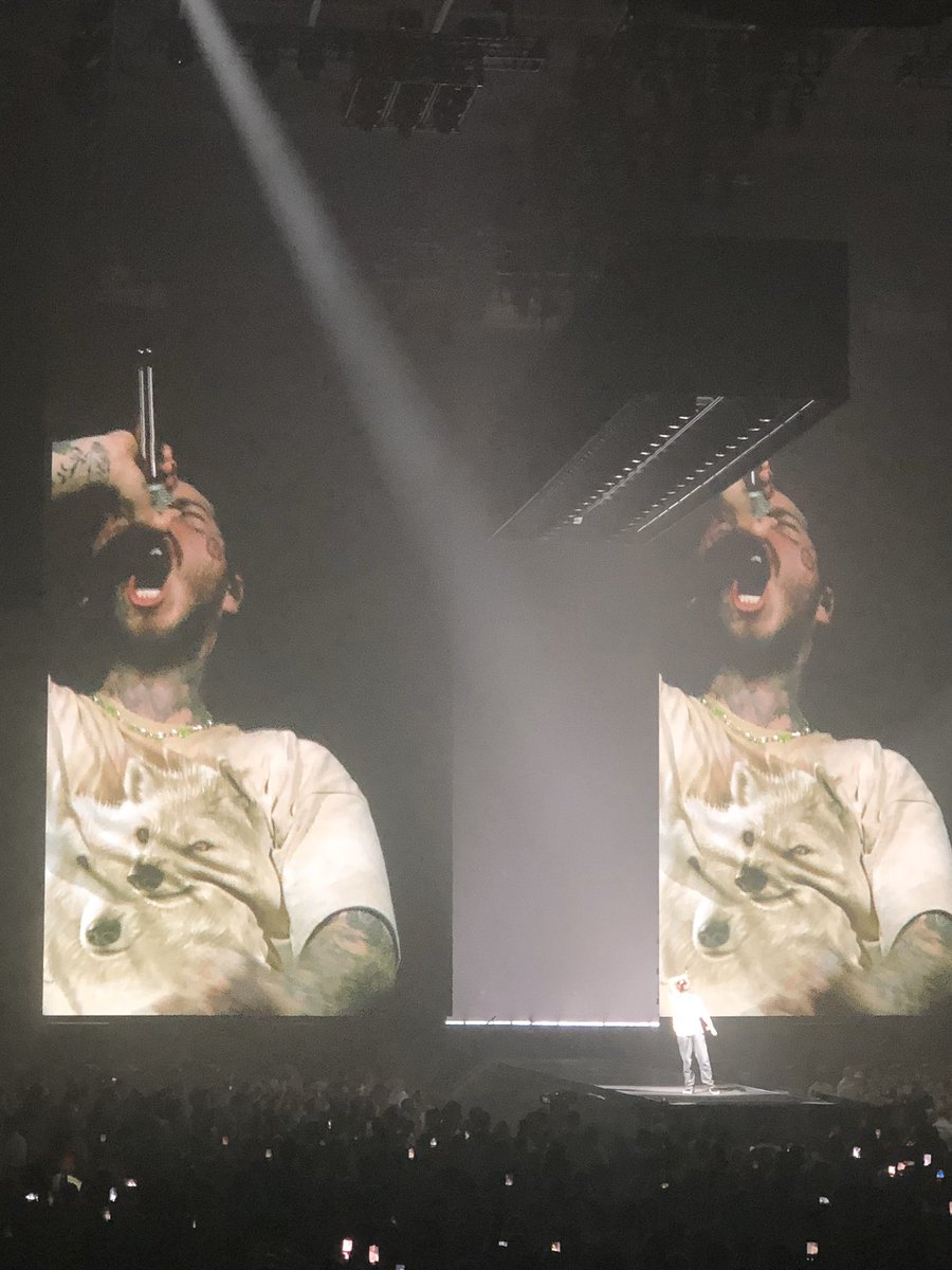 KingOfCaseRoad's tweet photo. The @PostMalone #RunawayTour tonight was awesome!! https://t.co/FKG5CL9Nkg