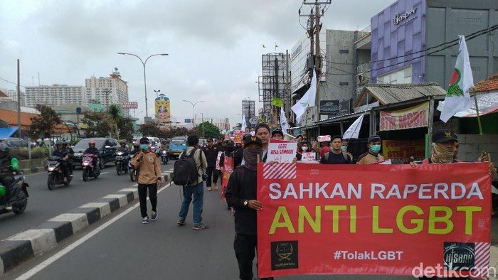 idonutlikeit's tweet photo. Depok: “oh shit here we go again” https://t.co/4ERlgKyPw9