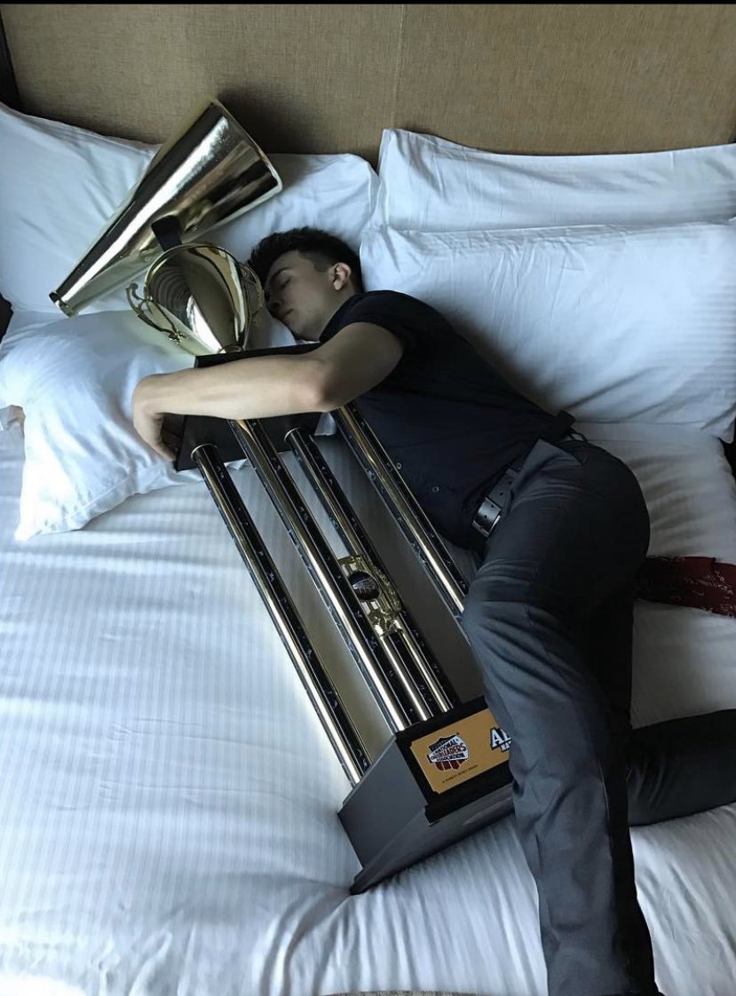 jrcjason's tweet image. 2017 vs. 2020, we love to see it. 😭 #ForMC? ❤️🤘🏻