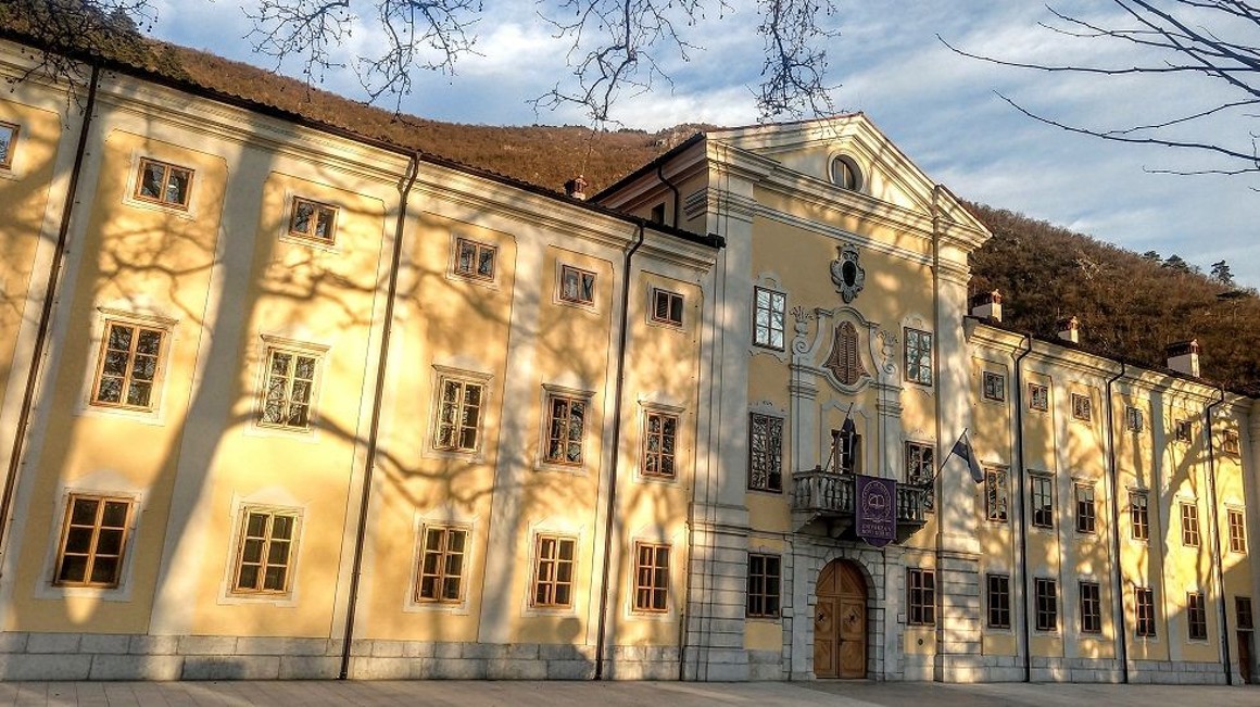 FHnaUNG's tweet photo. Radio Koper nas je razveselil s prispevkom o našem novem študentskem projektu Digitalizacija kulturne dediščine Primork in Notranjk.
https://t.co/VuVotpBTVH https://t.co/kLUMnyEctp