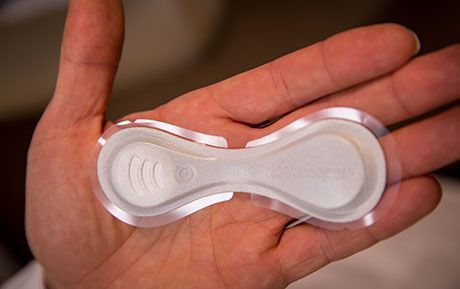 ctricot's tweet photo. Ce petit capteur dopé à l'#IA peut prévenir les crises cardiaques 
Avec les #wearables et la miniaturisation toujours plus impressionnante de nos composants électroniques, c'est toute la médecine et le domaine de la santé qui se modernise.
#esante
https://t.co/GBGbefERnd https://t.co/7iSIZOZ6hc