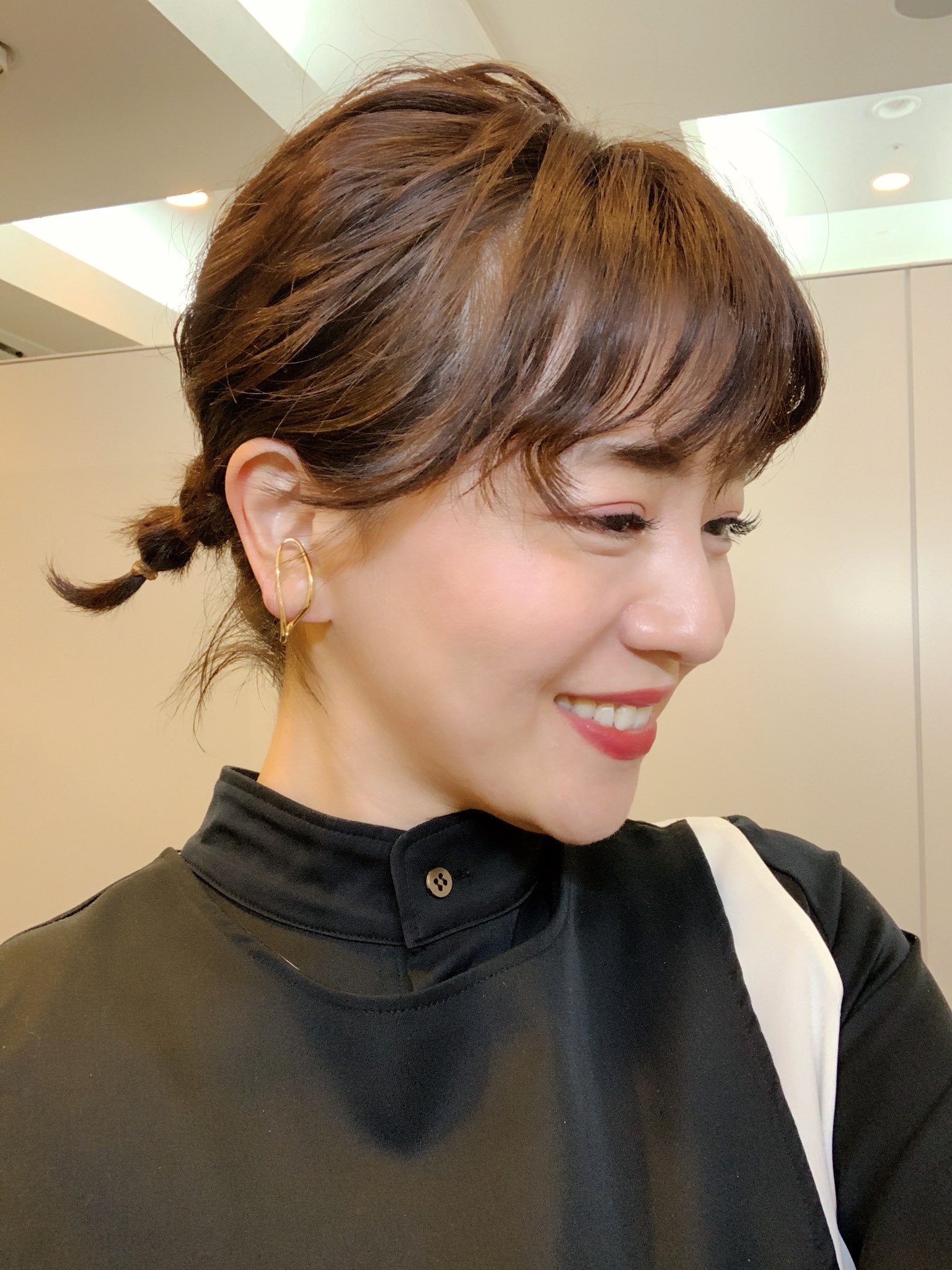大橋未歩 前髪にパーマをかけました しかも今日の Gojimu の衣装が とてもタイプだったので 衣装に合わせてずっとしたかった 髪型にしていただきました 素敵 髪を下ろすとこんな感じです 乾かしたら完成 ズボラな私にとっては パーマ最高です 大橋未歩 前髪にパーマをかけました しかも今日の Gojimu の衣装が とてもタイプだったので 衣装に合わせてずっとしたかった 髪型にしていただきました 素敵 髪を下ろすとこんな感じです 乾かしたら完成 ズボラな私にとっては パーマ最高です