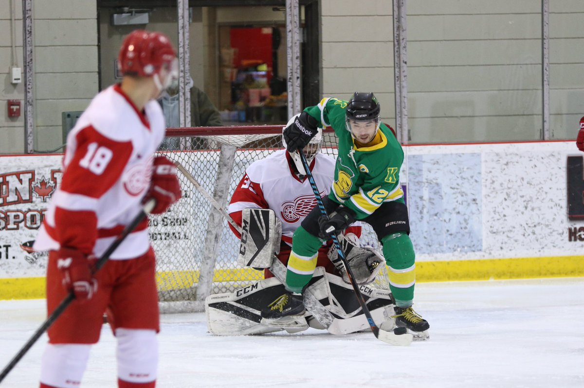 End to a fun season. Huge thanks to our awesome coaches. Big shout out to our graduating players <a href="/JakeRunolfson/">jake</a> @L_Carts98 @cveinot17 <a href="/cmartel_/">Cole Martel</a>  Once a Knight always a Knight!