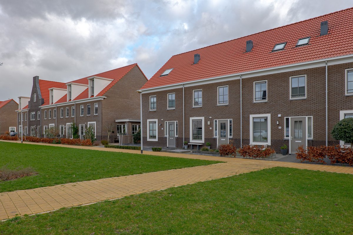 #NIEUW! Deze woning is #energiezuinig en #instapklaar, gelegen in #Stadshagen vlakbij goede voorzieningen zoals  scholen en #Millligersplas. Met een ruime, lichte woonkamer, 3 slaapkamers en mogelijkheid tot uitbreiding naar 4 is dit een plaatje! admono.nl/woning/zwolle-…