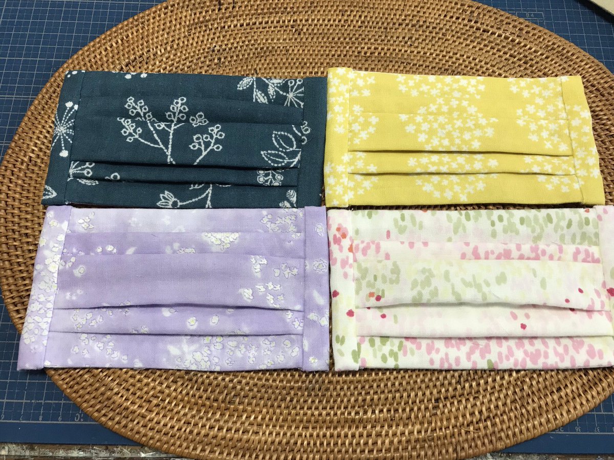 Kakko Gekko 最近 本業ではなく布マスク作者になっております ダブルガーゼ生地を二重にし 作成しています お問い合わせは Dmからお気軽にどうぞ 布マスク マスクあります ガーゼマスク 柔らかい 洗えるマスク かわいい