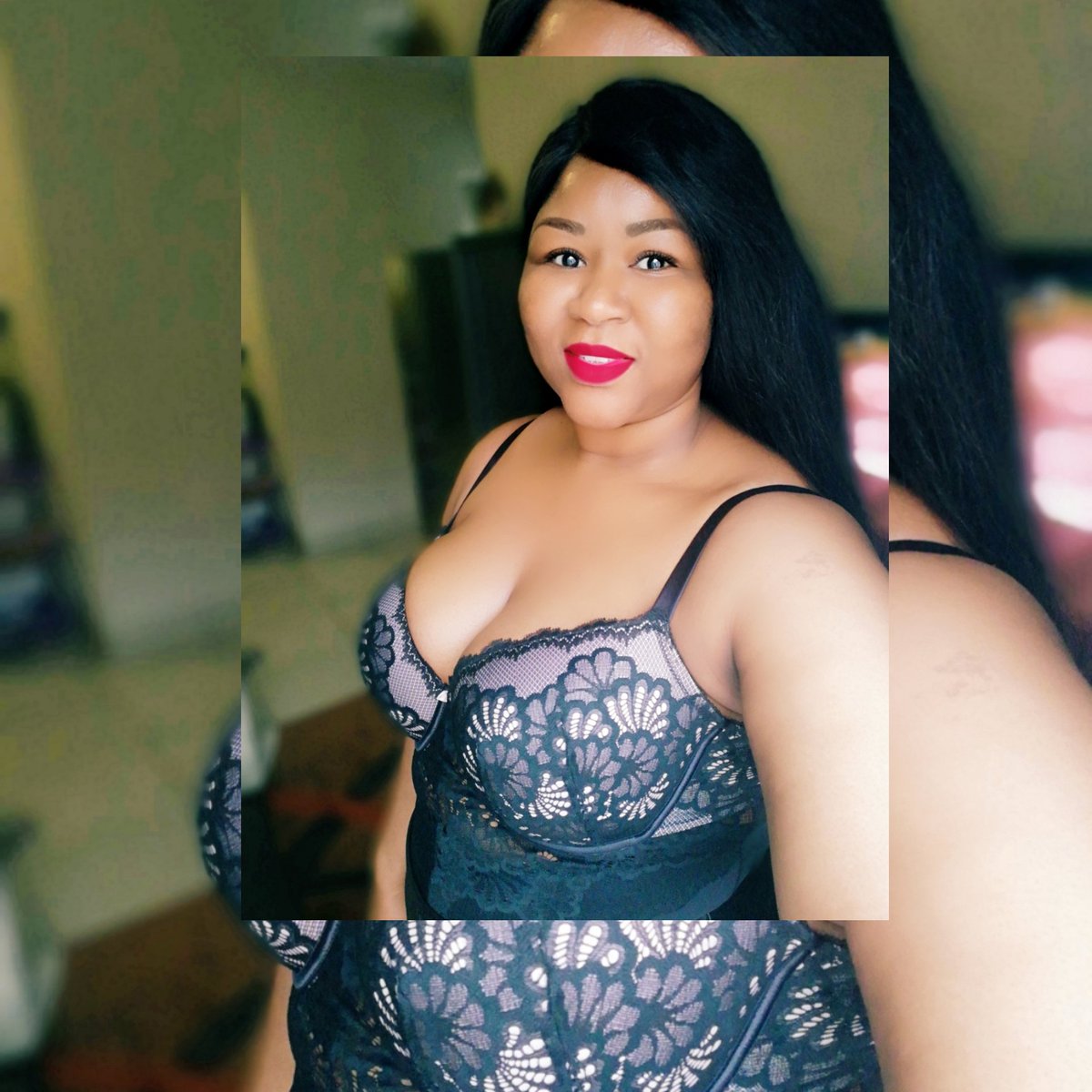Hlengz1981's tweet photo. Never thought will feel this good and gorgeous thank you @bonang_m @WOOLWORTHS_SA being size 40 never thought would fell this good.... β€οΈβ€οΈβ€οΈβ€οΈβ€οΈ#BonangforDistraction https://t.co/zSMe1EUueu