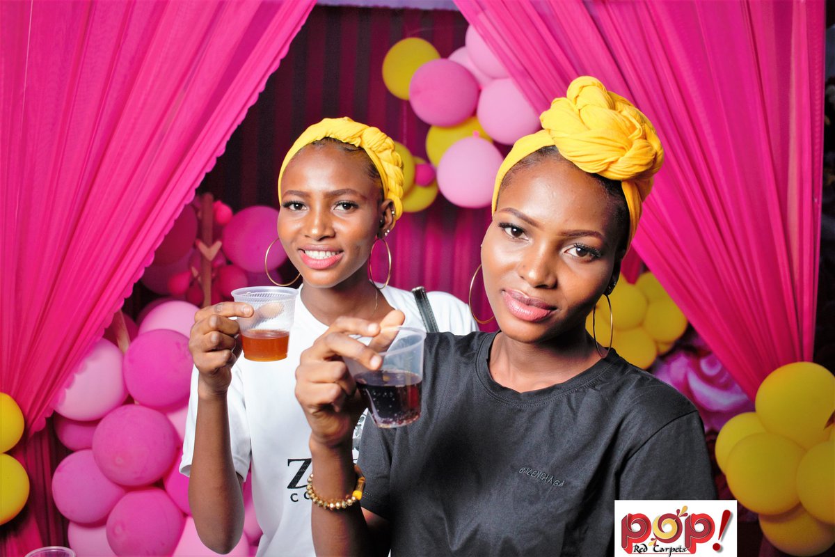 Pop_redcarpets's tweet photo. Cheers to a beautiful, new week!  

...Glow like our radiant twin red carpet guests. 😍😍

#PopRedCarpet #TheMultiFunRedCarpet https://t.co/h10Q0oGn4m