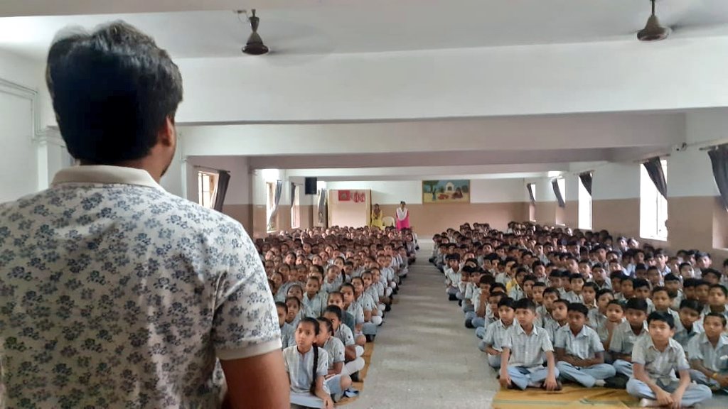RangamT's tweet photo. Certification of appointed #PlasticPullers by @BhavyaBharatfdn where students also took pledge for Reduce, Reuse, Refuse, Recycle & Remove #SingleUsePlastic at concluding ceremony in Utkarsh Vidyalaya at #Vadodara https://t.co/nyN2umLwy3