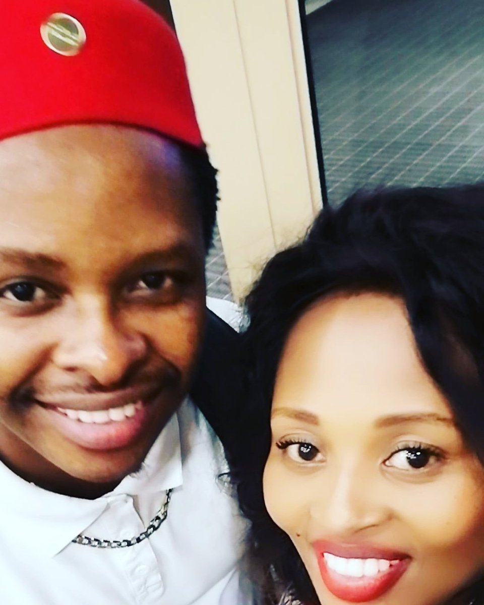 uNtandoyenkosi's tweet photo. Hi little brother, thank you for taking a picture with me. Ngiyazigqaja ngawe kakhulu. Jehova abe nawe njalo akubusise. And do something with your voice, either musically or seek for radio ❤️ @DlomoNzuza 🙏 #ANightWithSjavaDurban #onenightwithSjavaDurban 🙌♥️ https://t.co/4Q22IGd4a4