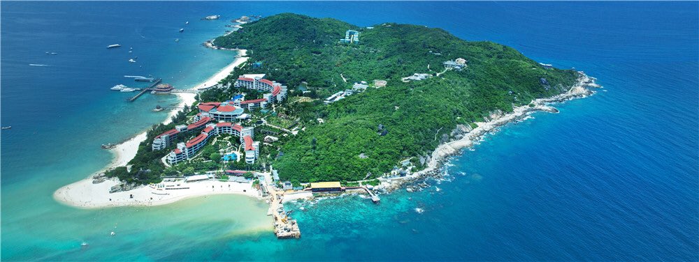 ExploreSanya's tweet photo. Sanya is a world-renowned #tropical coastal resort city, with various #ideal beaches and cold shelters such as Wuzhizhou Island, Daxiaodongtian,Nanshan and Dadonghai. You can eat 🦞 while sunbathing!☀️#Sanya #ExploreSanya #China #islandlife https://t.co/MMpIjQHjuP