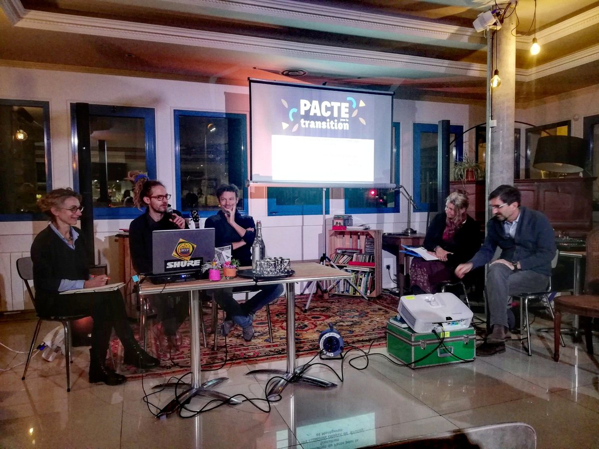 LyceeVert's tweet photo. Vendredi soir présentation du @pacte_transition de Brunoy et Montgeron chez @lezefbrunoy. L'occasion de découvrir l'histoire du Pacte et son principe d'application : la volonté de groupes citoyens de mettre en place la transition écologique localement. https://t.co/hvxInLkguj