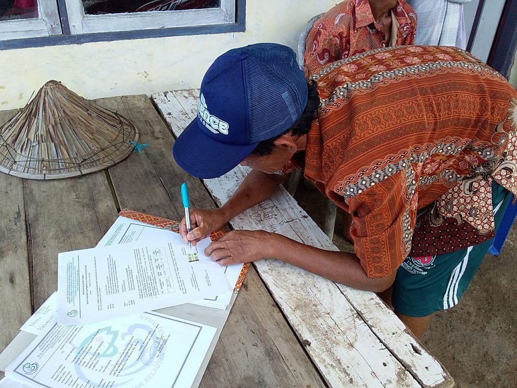 BPBAPTakalar's tweet photo. Sobat budidaya. Penyerahan bantuan benih udang windu sebanyak 200.000 ekor kepada kelompok Mutiara Indah dan 100.000 ekor kepada kelompok Mujur. Desa Minasa Upa, Kecamatan Bontoa, Kabupaten Maros.
@Edhy_Prabowo ,@s_soebjakto ,@BudidayaKKP https://t.co/BXxUwMHfS6