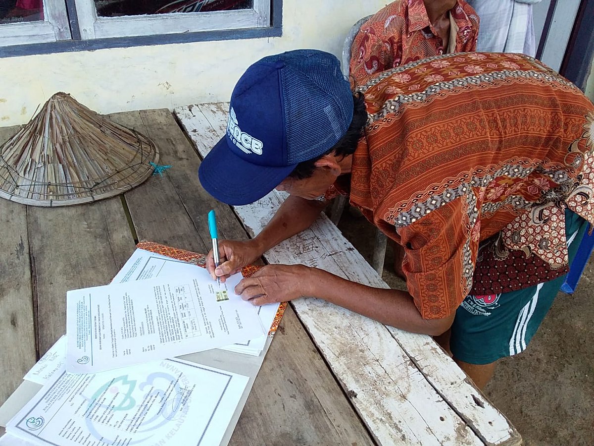 BPBAPTakalar's tweet photo. Sobat budidaya. Penyerahan bantuan benih udang windu sebanyak 200.000 ekor kepada kelompok Mutiara Indah dan 100.000 ekor kepada kelompok Mujur. Desa Minasa Upa, Kecamatan Bontoa, Kabupaten Maros.
@Edhy_Prabowo ,@s_soebjakto ,@BudidayaKKP https://t.co/BXxUwMHfS6