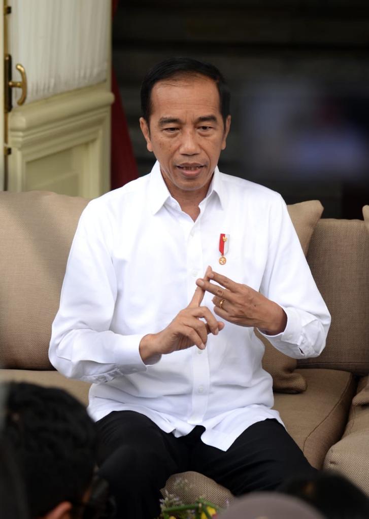 jokowi's tweet photo. Kita sudah menelusuri informasi tentang warga negara Jepang yang positif korona dan sebelumnya mengunjungi  Indonesia. 

Penelusuran itu menemukan dua perempuan, ibu dan anak berusia 64 dan 31 tahun yang telah berhubungan dengan warga Jepang itu, positif terinfeksi virus korona. https://t.co/S939sSf3eH