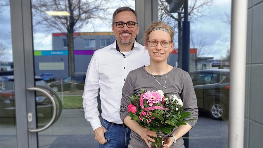 Gut gemacht !!! 🎉💐 Unsere Auszubildende Sarah hat ihre #Abschlussprüfung zur #Zahntechnikerin mit Bravour bestanden! 👩🏼‍🎓 Wir sind sehr stolz auf ihre tolle Leistung und wünschen ihr für die Zukunft alles Gute. 🍀