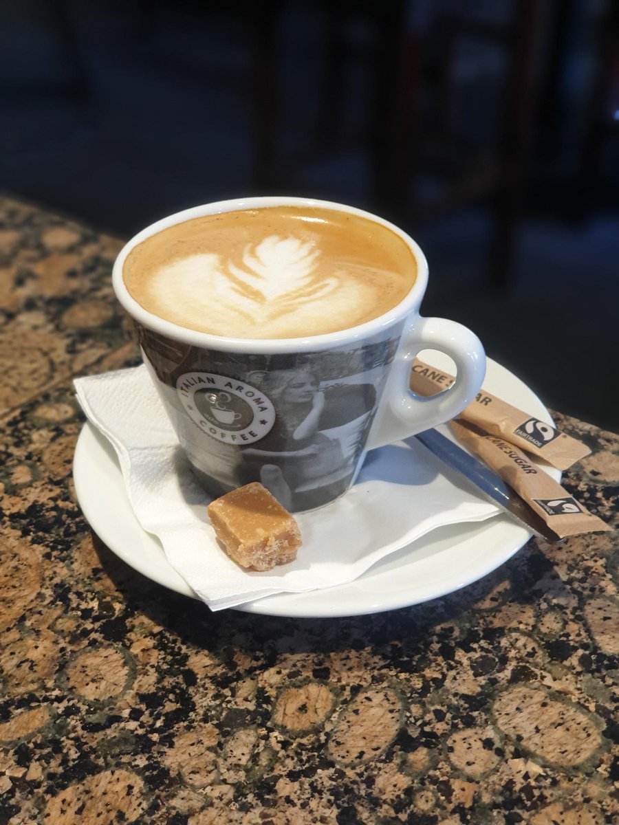 Tinto_Tapas's tweet photo. Ways to win my heart ♥️☕️

1. Buy me coffee
2. Make me coffee 
3. Be coffee

We serve ours with a delicious square of homemade Tinto tablet. ☕️ #coffee #coffeetime https://t.co/o7pobrLj7o