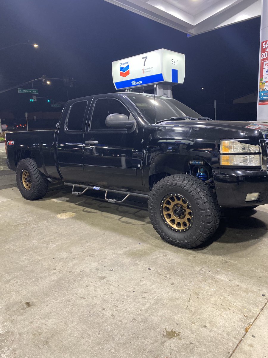 irmaayolandaa's tweet photo. Stolen Truck! Last seen in 320 3rd Ave Chula Vista aka parking structure of the 24 hour gym. Please message me if y’all have seen it. Please share! Thank you in advance for your help! https://t.co/Ah9djDZ9GA