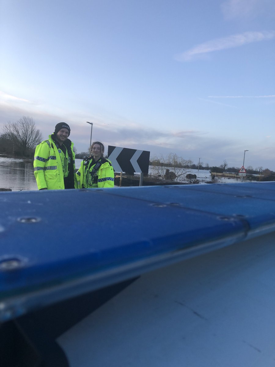 HumberbeatHULL's tweet photo. #Team2PatrolHull still here this frosty morning in Snaith offering reassurance awaiting the arrival of early turn officers. Then you hear those famous last words #StandDown #HullResponse #Here2Help https://t.co/jQ1LERnxgD