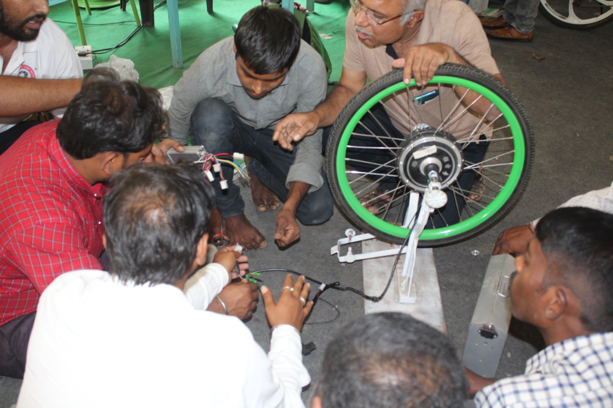 GoGoFoundation1's tweet photo. Technical Session
#gogofoundation #gogoa1 #kimimotors
#escooter #emotorcycle #ebicycle https://t.co/57Jy3EkGEg