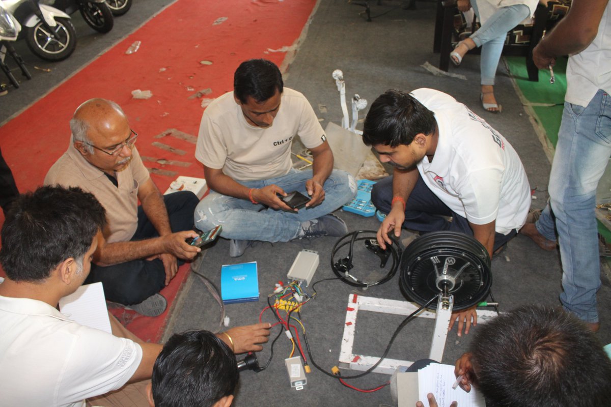 GoGoFoundation1's tweet photo. Technical Session
#gogofoundation #gogoa1 #kimimotors
#escooter #emotorcycle #ebicycle https://t.co/57Jy3EkGEg
