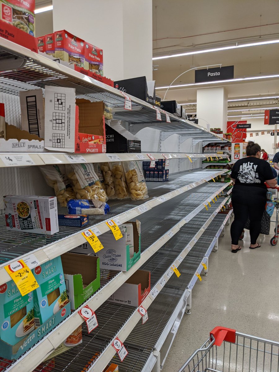 lorns's tweet photo. Quarantine stock-up in full force at Coles Indooroopilly!! https://t.co/DybiiYLU97