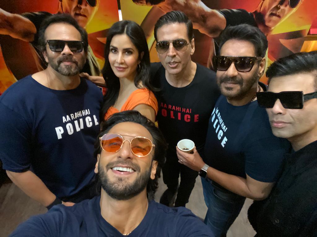 taran_adarsh's tweet photo. Here it is... Power-packed trailer of #Sooryavanshi... #AkshayKumar in full blown action role... #RanveerSingh and #AjayDevgn's entry is sure to give you goosebumps... Top it all, #RohitShetty on the director's seat... #SooryavanshiTrailer: https://t.co/v4lq0fiOUu https://t.co/dHcAsmWBpg