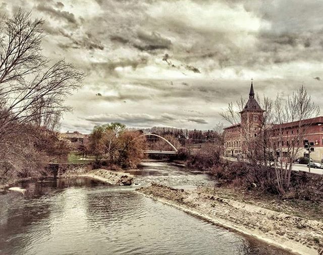 igersnavarra's tweet photo. Al mal tiempo, buena cara siempre. 
La foto es de @mmunarrizi ¡Feliz semana!

#igersnavarra #quehacerennavarra #conocenavarra #igerspamplona #navarramente #riverdale #riverside #riverwalk https://t.co/KmySbUb85g https://t.co/1xMGvrMC57
