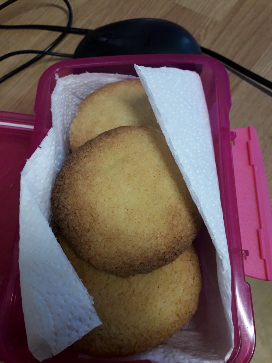 Thought I would do dunking biscuits for my infusion IBDers.....<a href="/StockportNHS/">Stockport NHS FT</a> <a href="/mdcu_stockport/">MDCU_SteppingHill</a> #IBDinfusion #daycaseunit