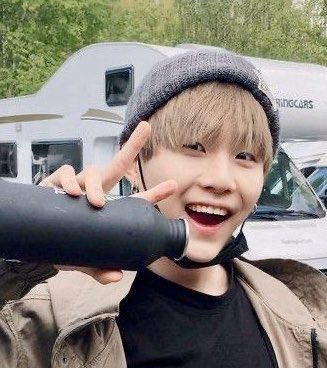PilotArmy_7's tweet photo. ✨𝔻𝕠𝕟’𝕥 𝕞𝕚𝕟𝕕 𝕞𝕖, 𝕀’𝕞 𝕛𝕦𝕤𝕥 𝕨𝕖𝕒𝕣𝕚𝕟𝕘 𝕥𝕙𝕖 𝕤𝕞𝕚𝕝𝕖 𝕪𝕠𝕦 𝕘𝕒𝕧𝕖 𝕞𝕖✨ #ARMYSelcaDay #ARSD #HappyYoongiMonth https://t.co/SXy5Vmj0cC