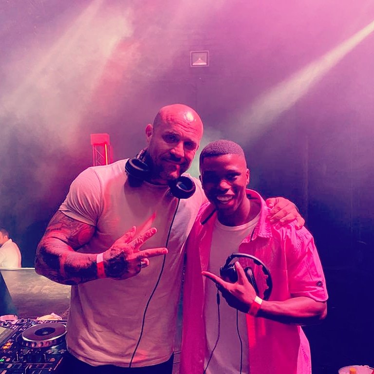 ThabisoKhambule's tweet photo. From listening to you #markstent while in college, to opening a set for you at @Weiveld 😱😱😱 . The Superman of the decks, what an honor!!!
#myconclusion, never stop dreaming 🙏🏾 .
.
.
.
.
#mondaymotivation #mondaymood #mondayvibes #mondaythoughts #mondaymemories #dj #music https://t.co/6oiJuua42f
